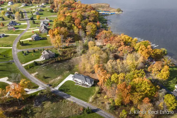 9465 Wabasis Pointe Drive Ne, Greenville, MI 48838