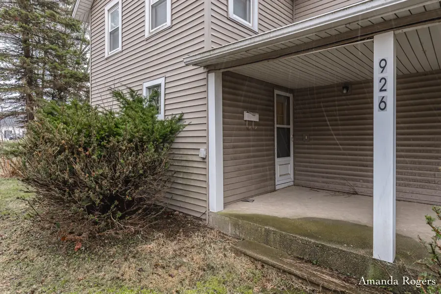926 E Main Street Se, Lowell, MI 49331 - #3