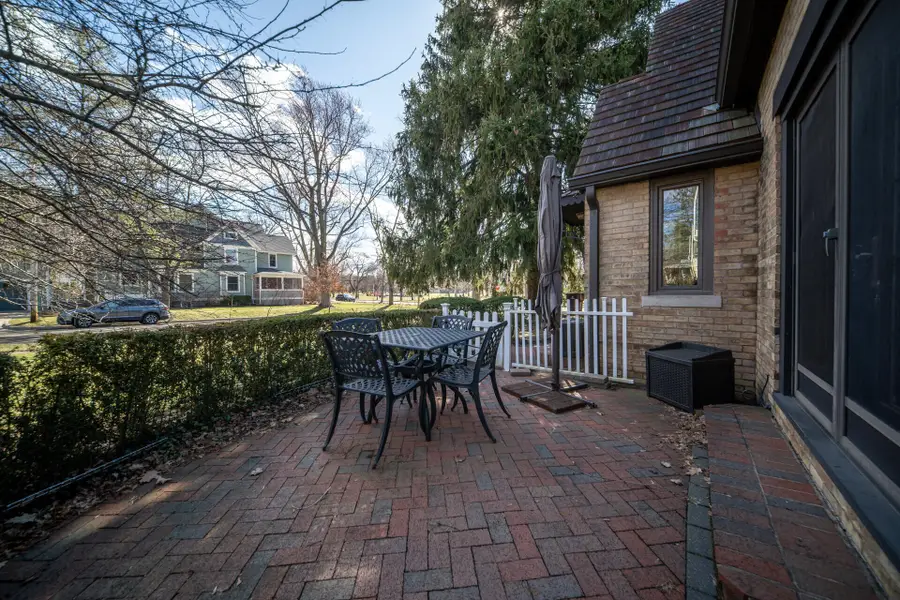 1138 Lincoln Avenue, Ann Arbor, MI 48104 - #2