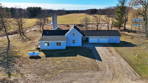 105 40th Avenue, Six Lakes, MI 48886