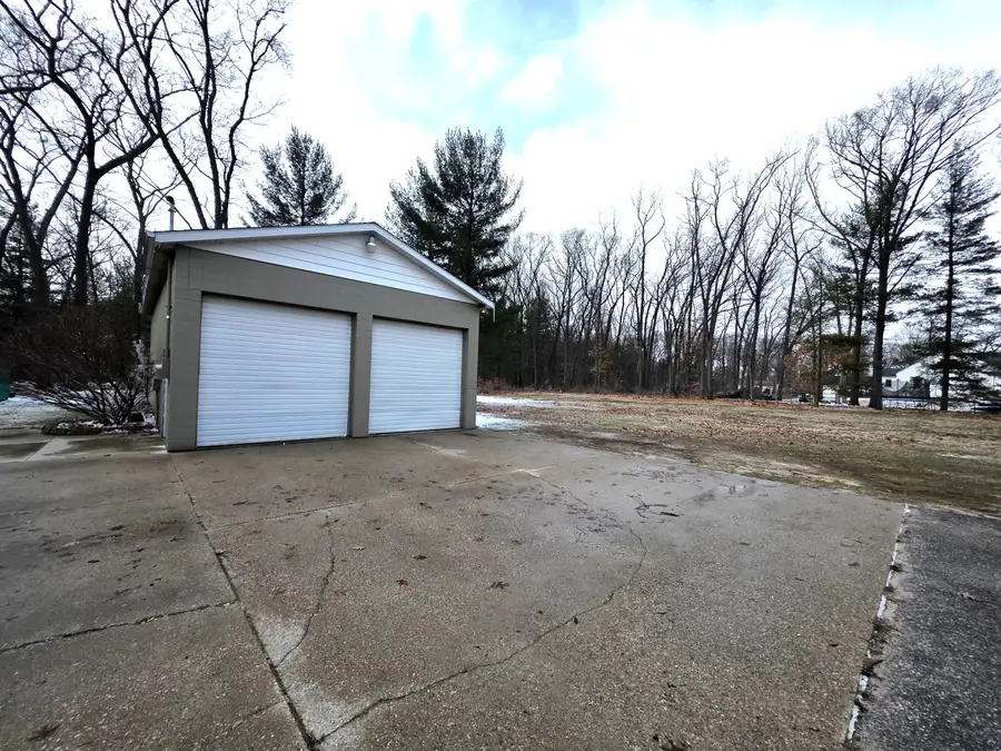 673 S Wolf Lake Road, Muskegon, MI 49442 - #3