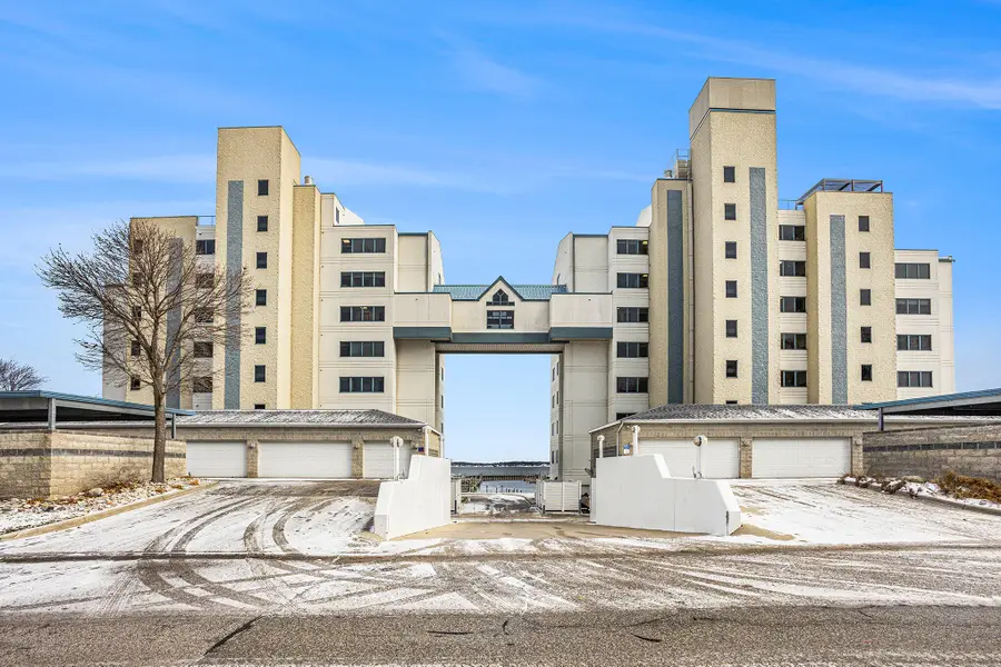 2964 Lakeshore Drive #E403, Muskegon, MI 49441 - #2