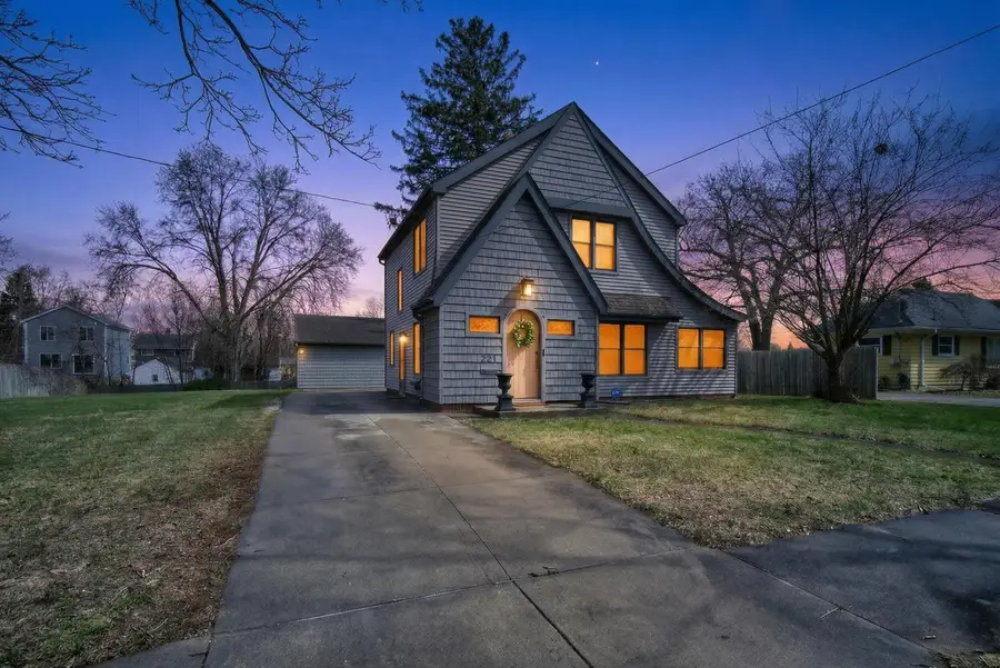 221 N Higby Street, Jackson, MI 49202 - #2