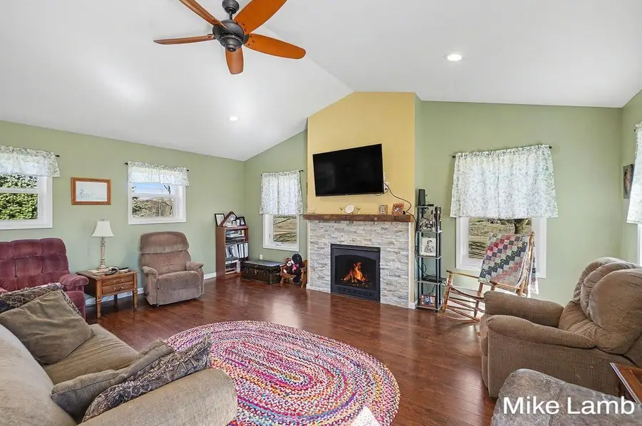 822 W 60th Street, Newaygo, MI 49337 - #3