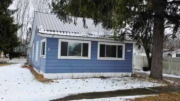 321 S 4th Street, Edmore, MI 48829