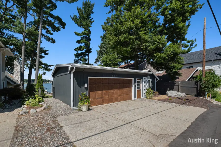 7027 Goldenrod Avenue Ne, Rockford, MI 49341 - #2