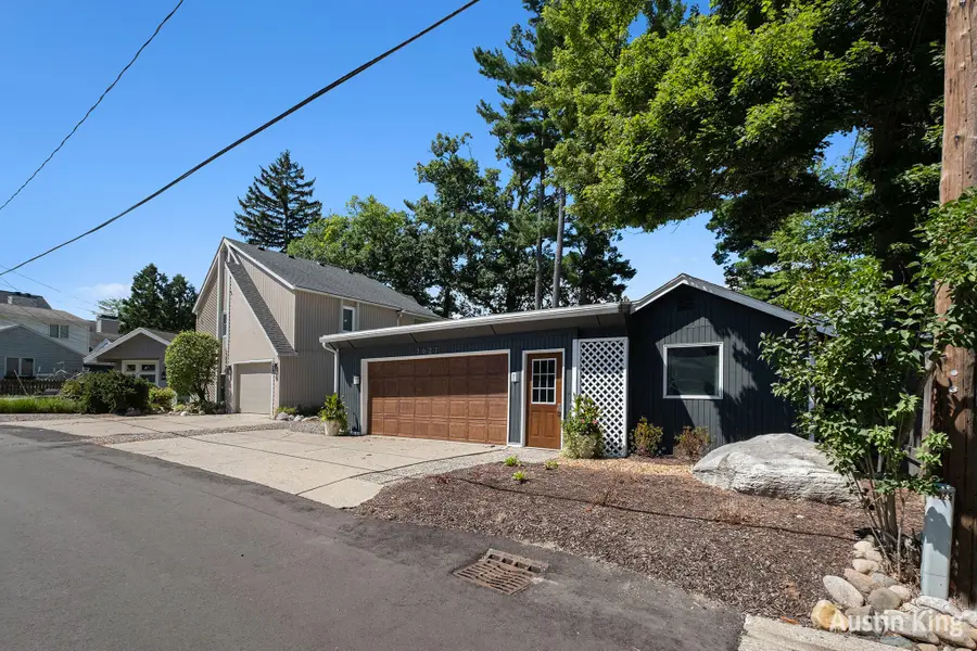 7027 Goldenrod Avenue Ne, Rockford, MI 49341 - #3