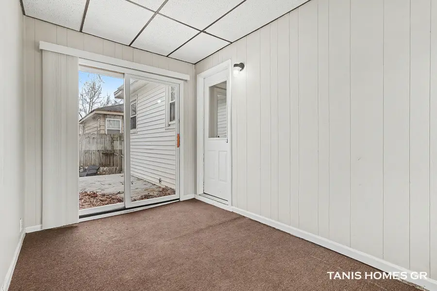 3691 Oriole Avenue Sw, Wyoming, MI 49509 - #3