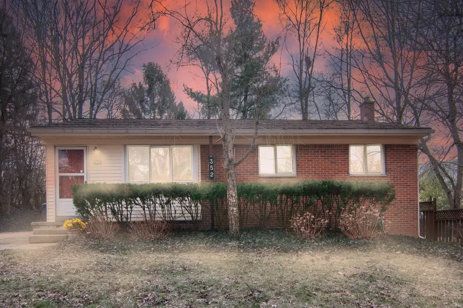352 Manor Drive, Ann Arbor, MI 48105 - #2