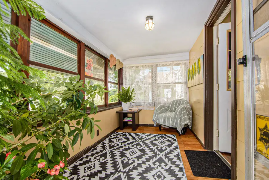 339 N Dwight Street, Jackson, MI 49202 - #3