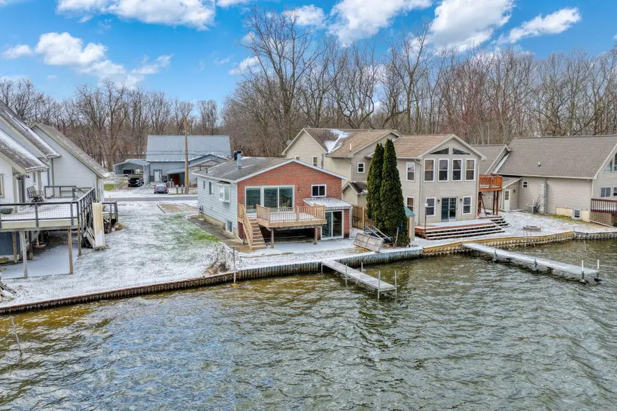 405 S Lakeside Drive, Michigan Center, MI 49254 - #2