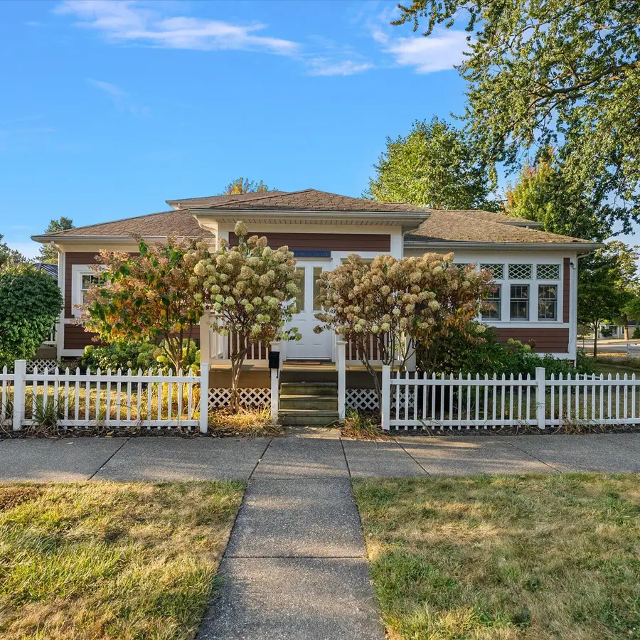 202 Oak Street, South Haven, MI 49090 - #2