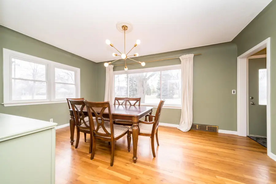 912 W Silver Lake Road, Fenton, MI 48430 - #2