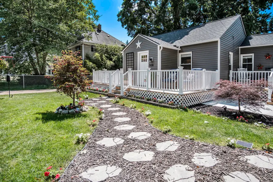 938 Cogswell Street Nw, Grand Rapids, MI 49544 - #2