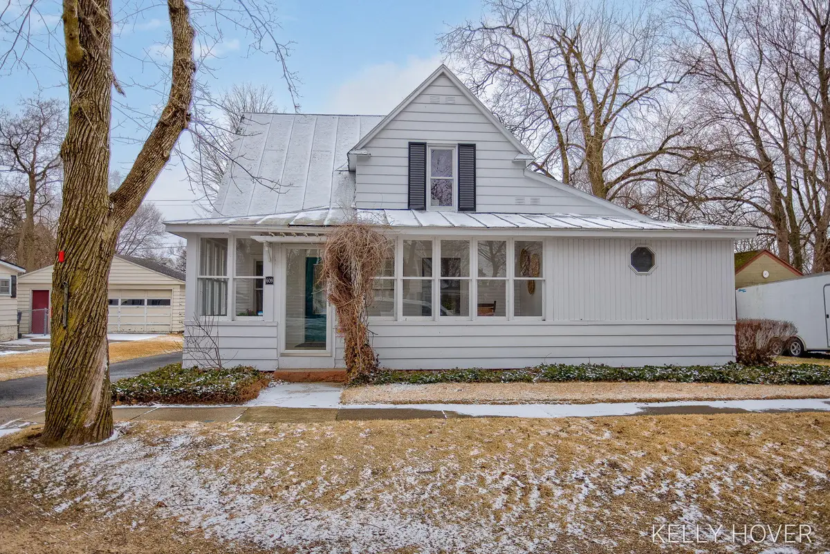 609 W Maple Street, Wayland, MI 49348 - #1