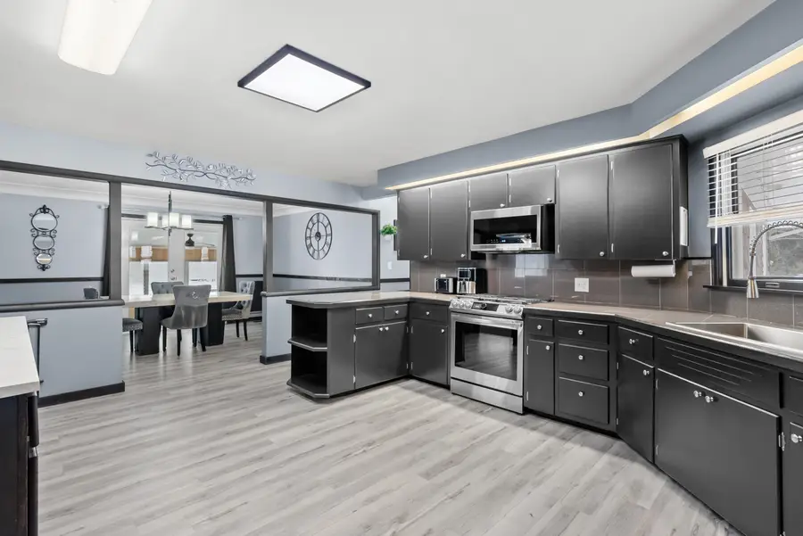 59445 S Lagrave Street, Paw Paw, MI 49079 - #2