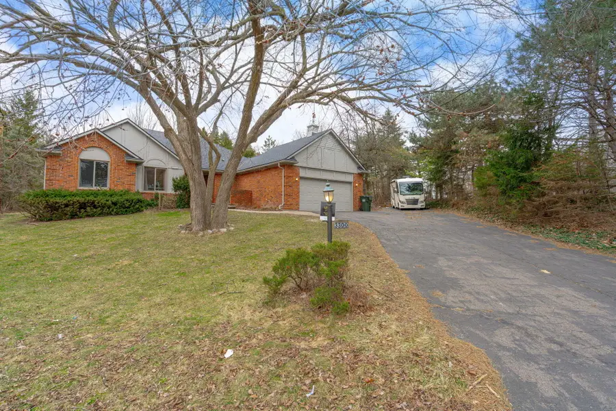 3300 Walton Boulevard, Rochester, MI 48309 - #3