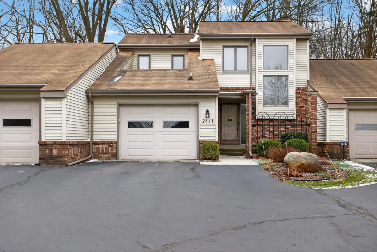 2811 S Wooddale Drive, Jackson, MI 49203 - #1