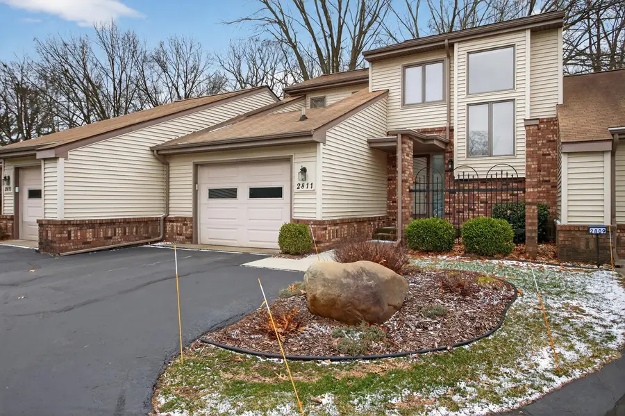 2811 S Wooddale Drive, Jackson, MI 49203 - #3