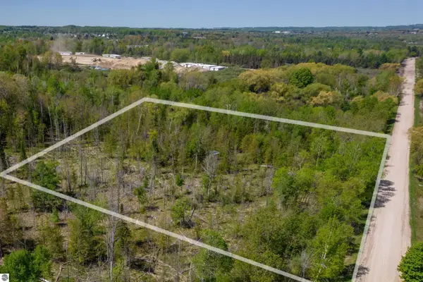 1436 Vanderlip Road, Traverse City, MI 49686