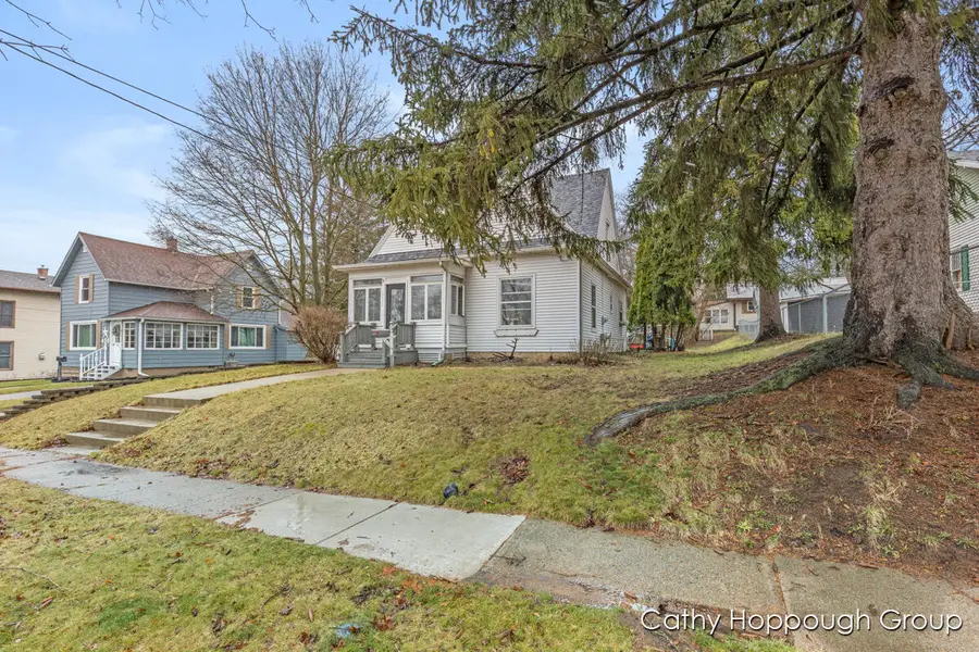 442 E Jones Street, Ionia, MI 48846 - #2