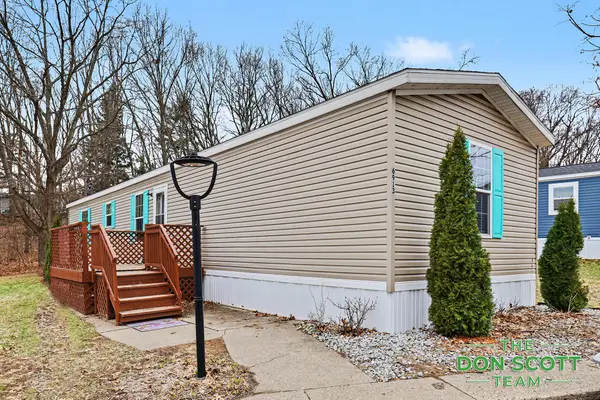 6913 Sandwood Street Ne, Rockford, MI 49341