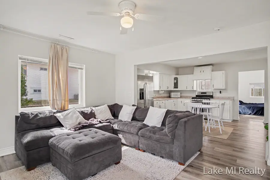 3809 Jefferson Avenue Se, Wyoming, MI 49548 - #2