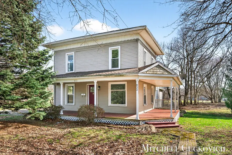 832 E Michigan Avenue, Marshall, MI 49068 - #2