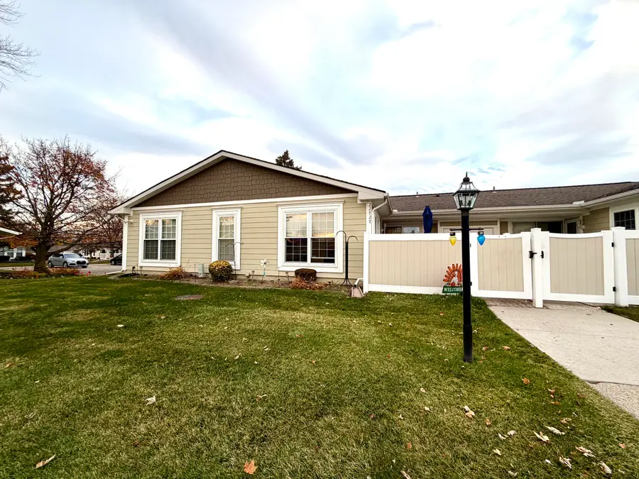 22727 Renford Street, Novi, MI 48375 - #2