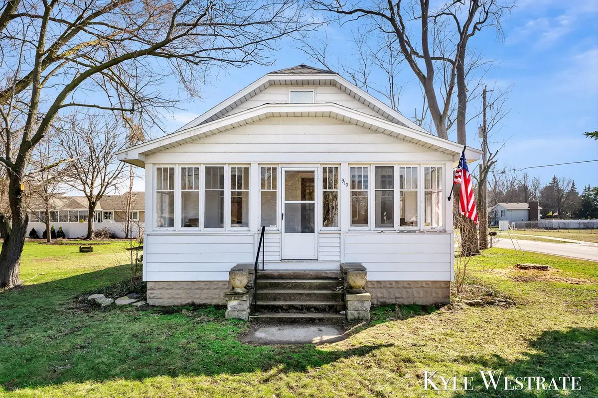 910 W 32nd Street, Holland, MI 49423 - #1