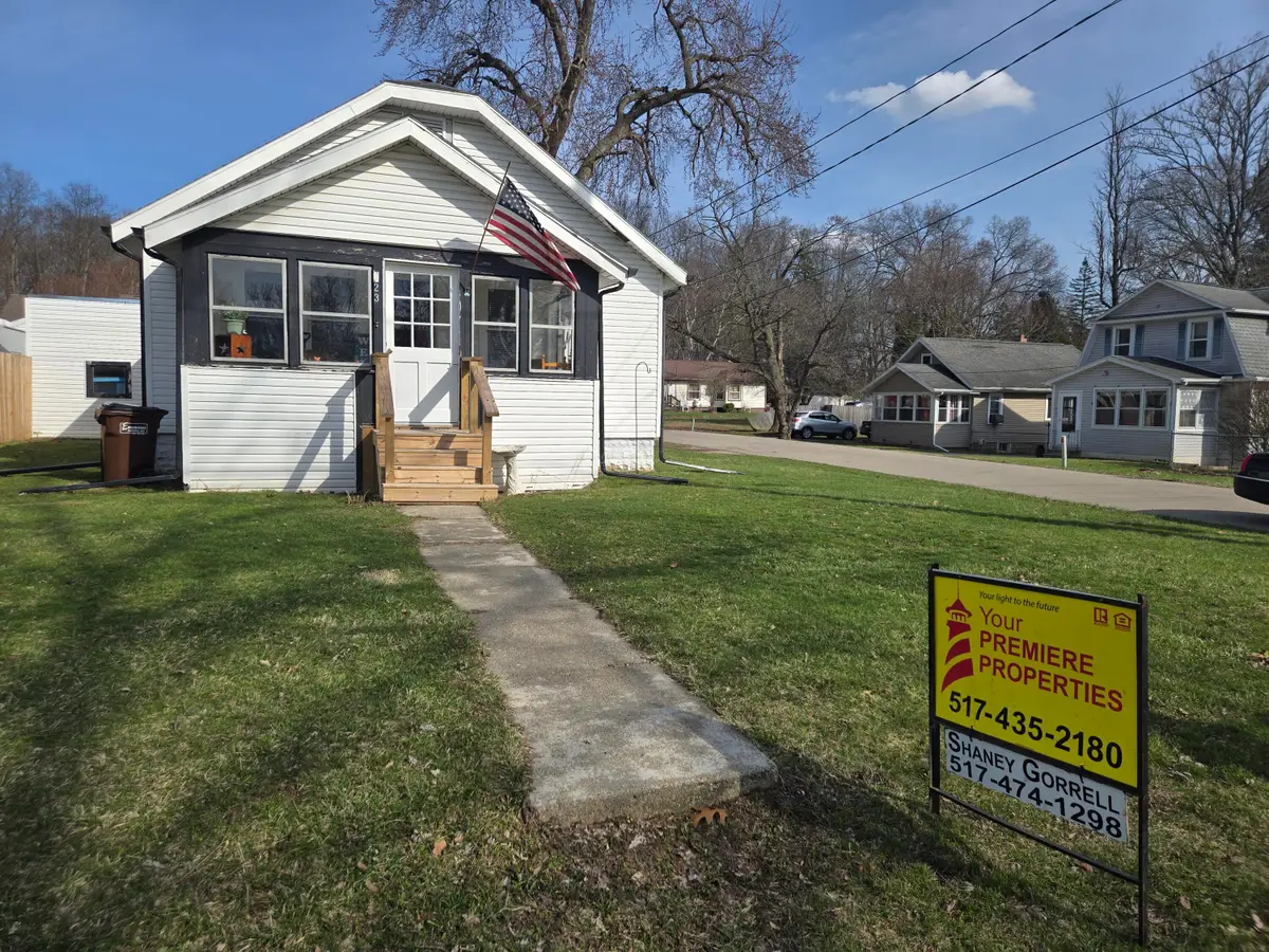 323 S Maurice Avenue, Jackson, MI 49203 - #1