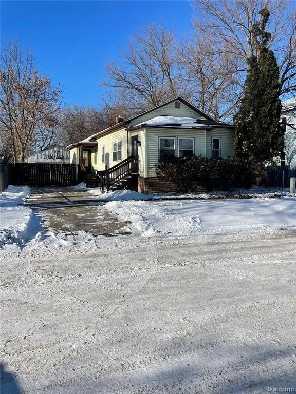 909 N Granger Street, Saginaw, MI 48602 - #2