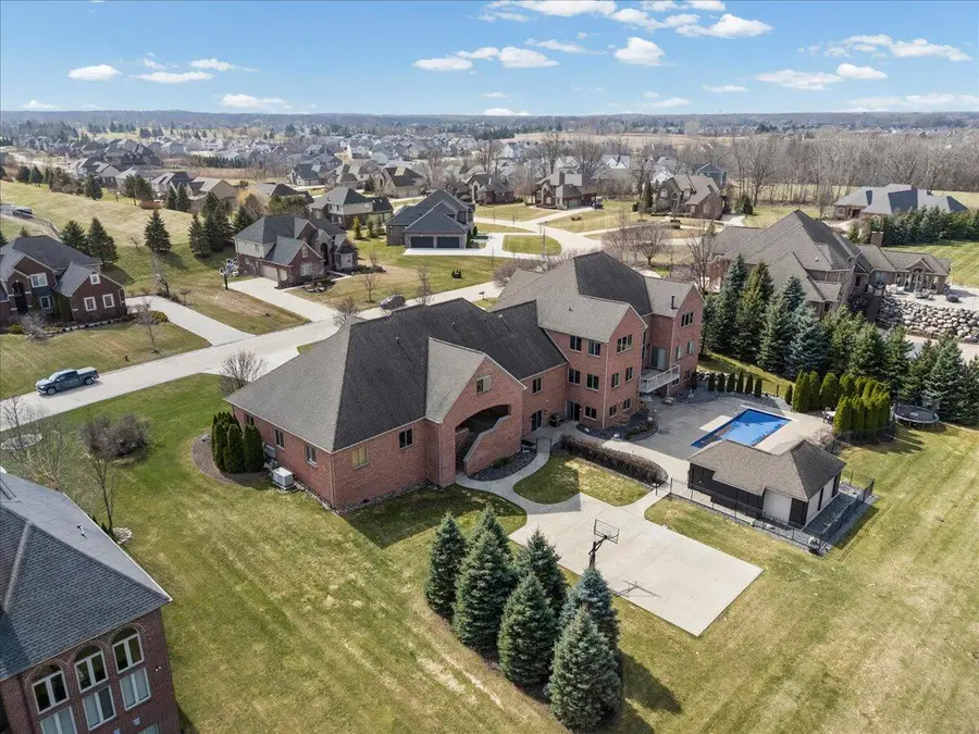 52960 Trailwood Drive, South Lyon, MI 48178 - #2