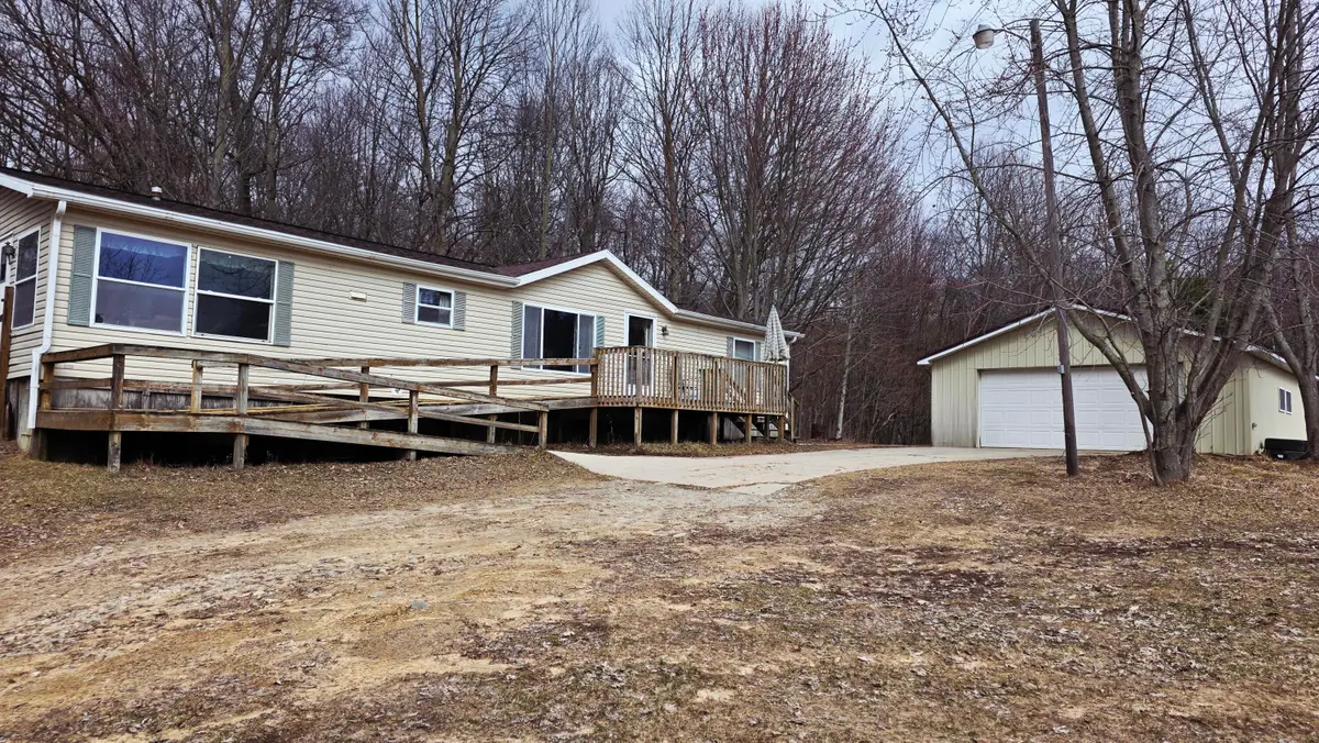 7272 Cedar Lake Road Ne, Edmore, MI 48829 - #1