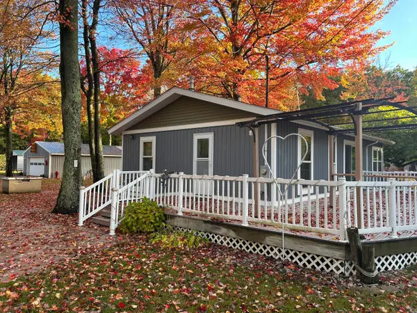 3259 Wolf Lake Drive, Baldwin, MI 49304