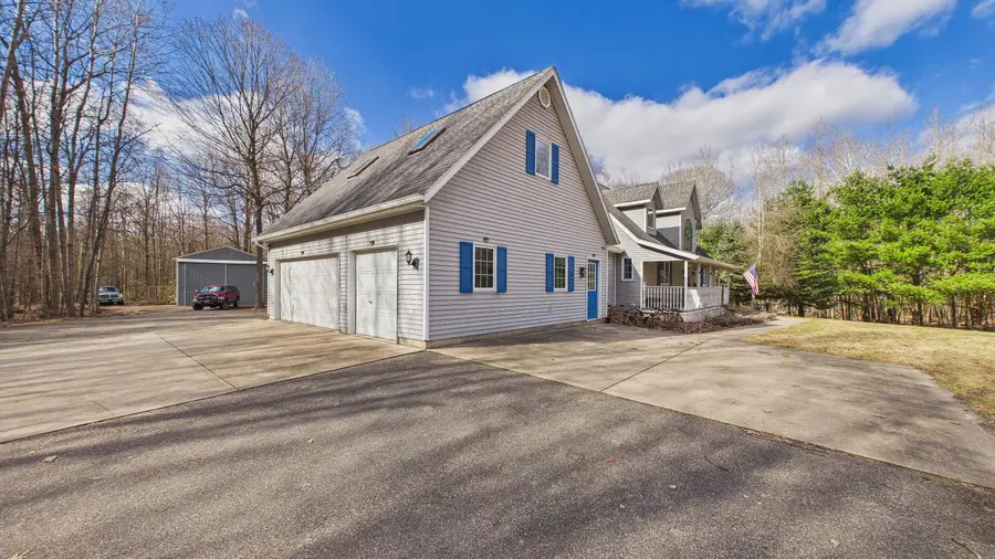 10345 Red Oak Ridge, Howard City, MI 49329 - #3