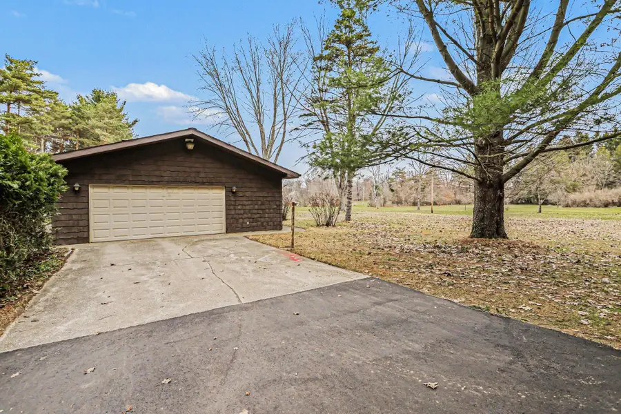 50507 Pleasant Street, Dowagiac, MI 49047 - #2