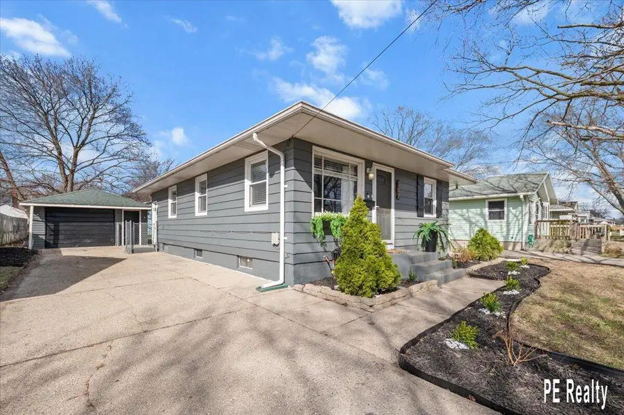 307 43rd Street Sw, Grand Rapids, MI 49548 - #2