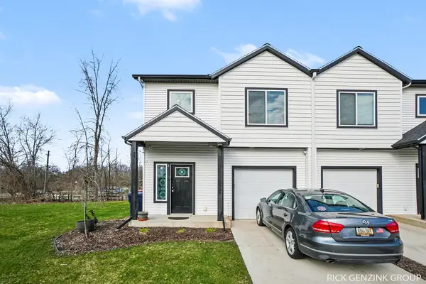 392 Harbor Town Court #4, Holland, MI 49423