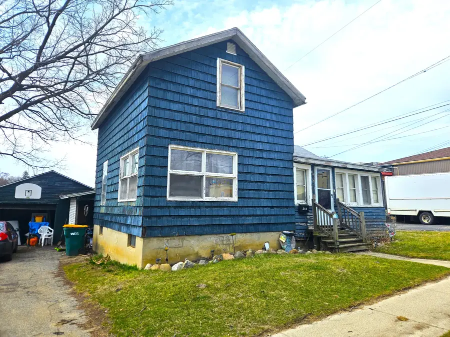 218 S Cherry Street, Flushing, MI 48433 - #2