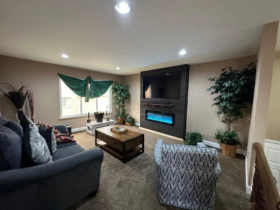 1535 Kings Crown, Wixom, MI 48393 - #2