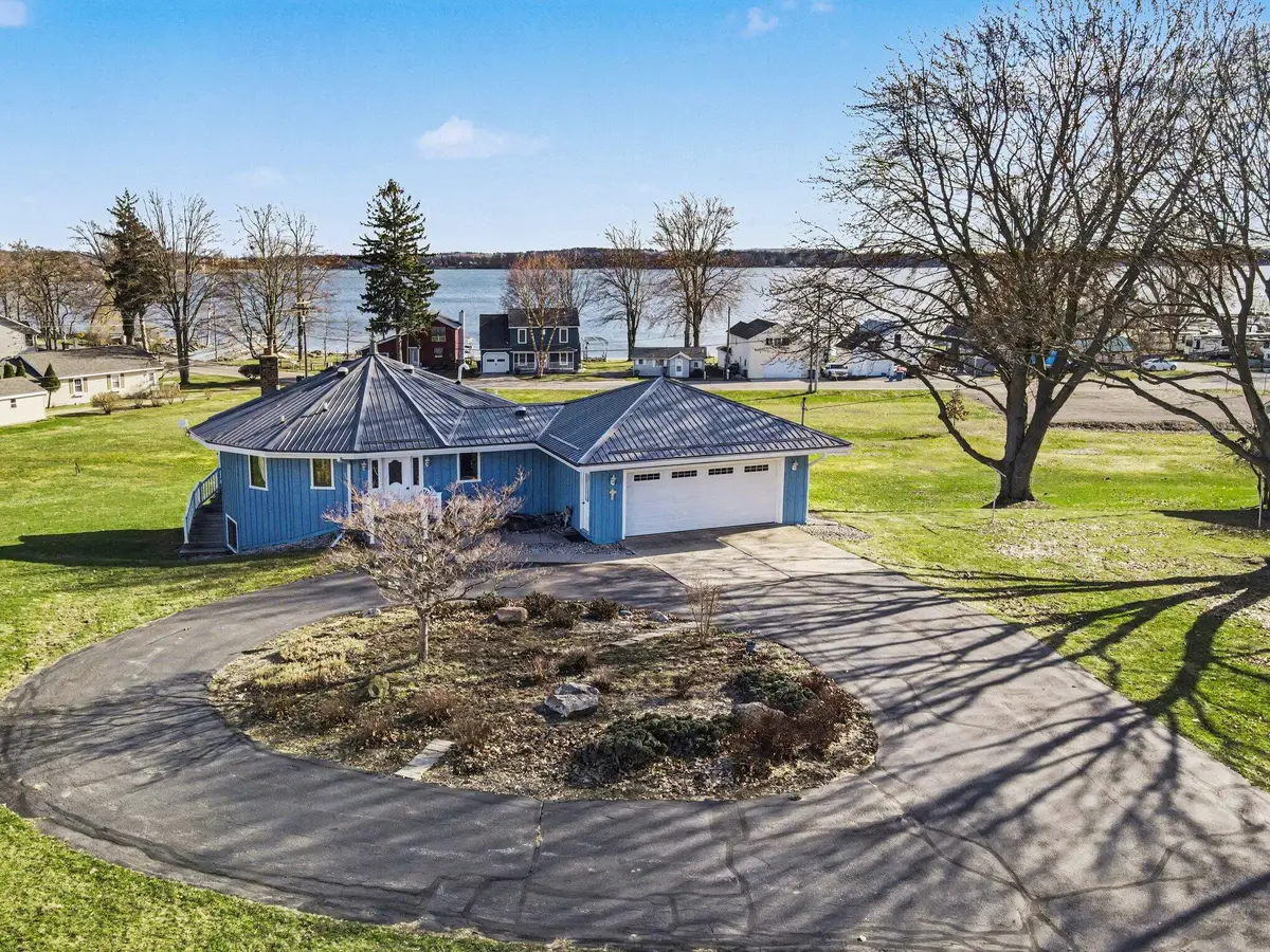 828 Reunion Avenue, Fremont, MI 49412 - #1