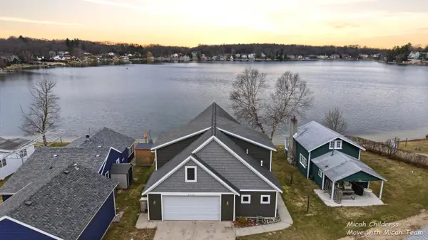 8563 Je Ne Be Drive Ne, Rockford, MI 49341