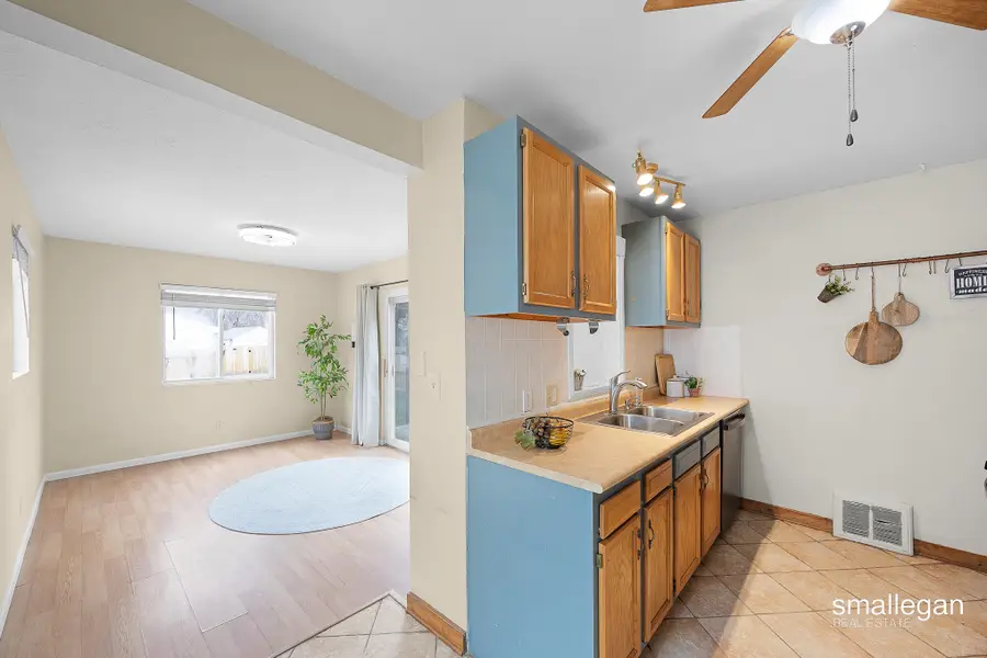 1011 Johnston Street Se, Grand Rapids, MI 49507 - #2