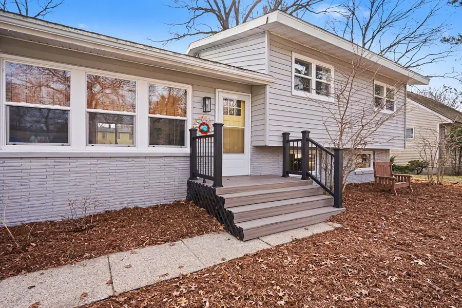 2289 Castle Avenue, Norton Shores, MI 49441 - #2