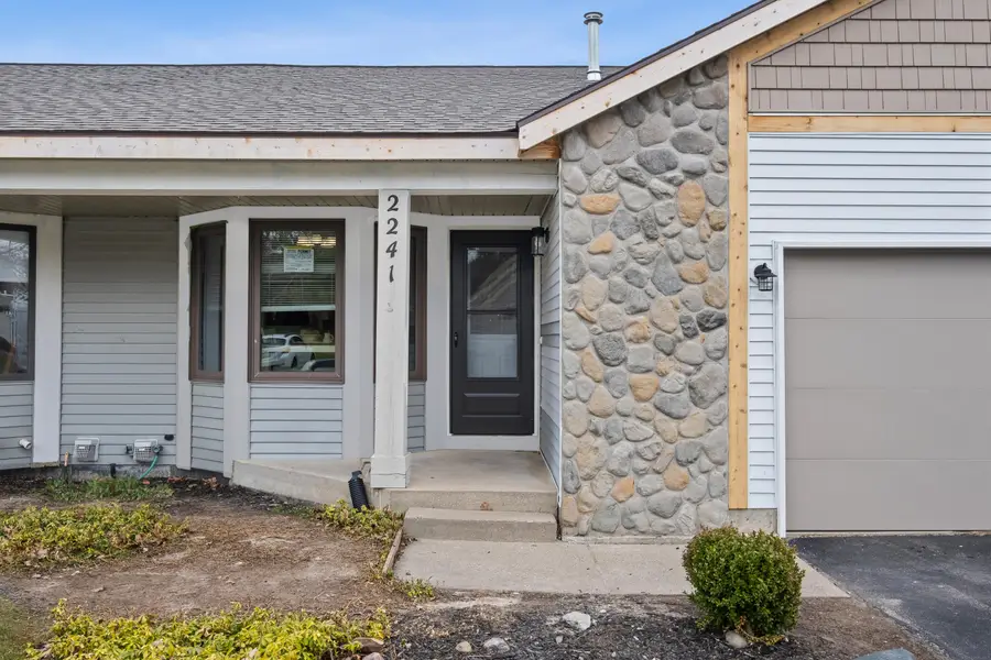 2241 Southgate Drive Se #82, Grand Rapids, MI 49508 - #2