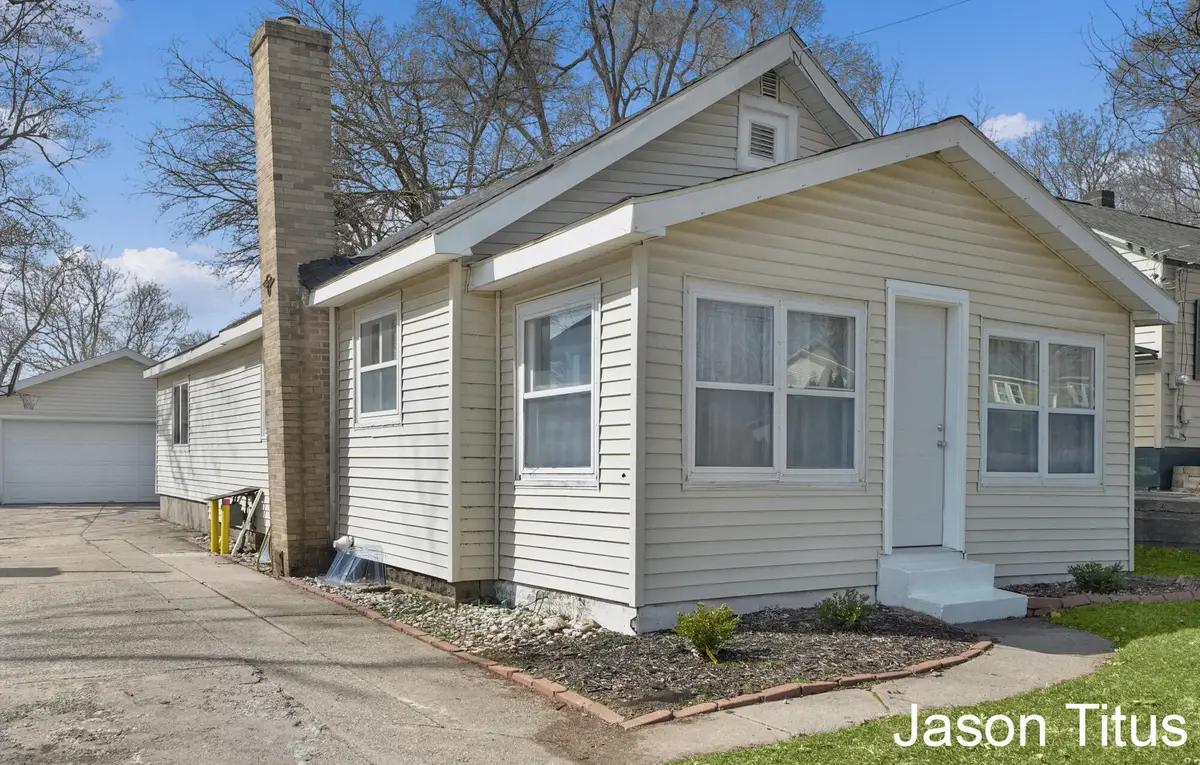 2507 Day Avenue Nw, Walker, MI 49544 - #1