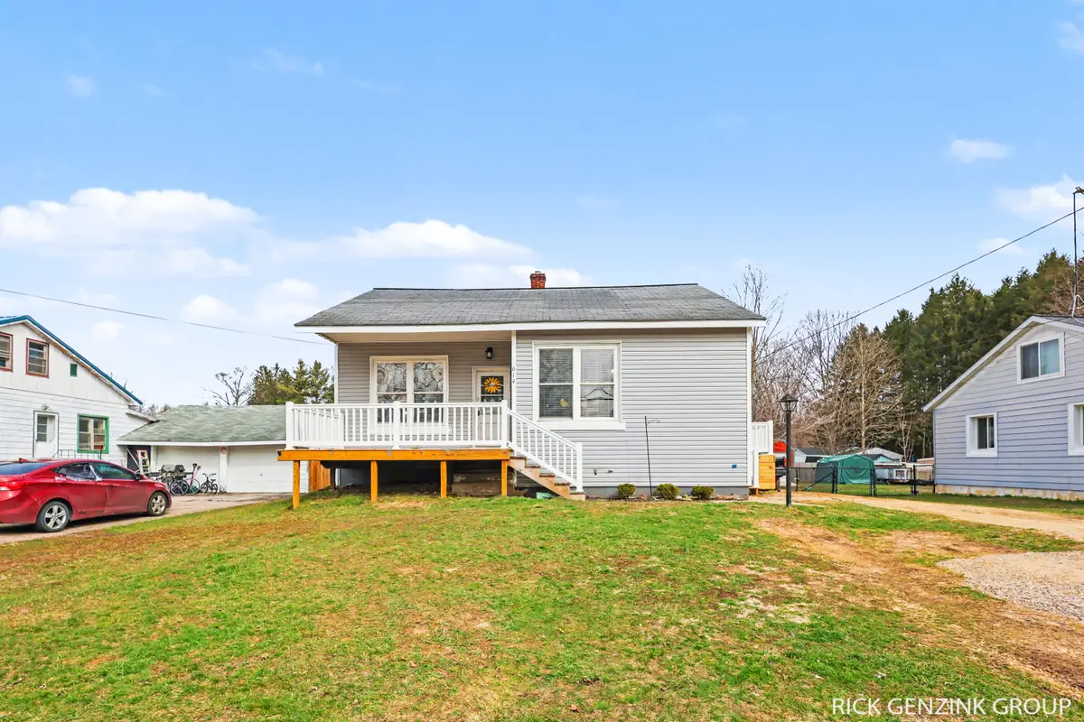 614 W High Street, Bangor, MI 49013 - #1