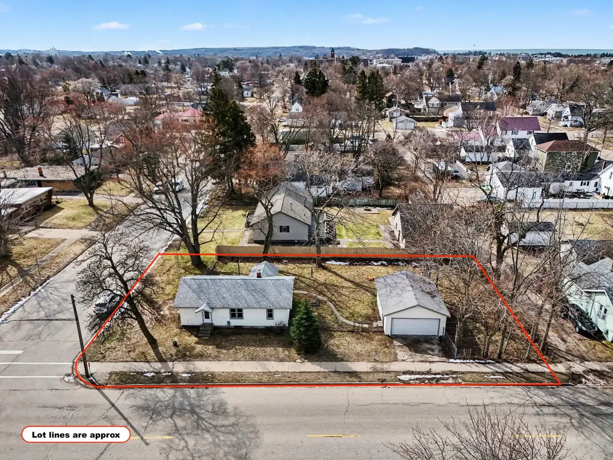 306 E Tinkham Avenue, Ludington, MI 49431 - #1