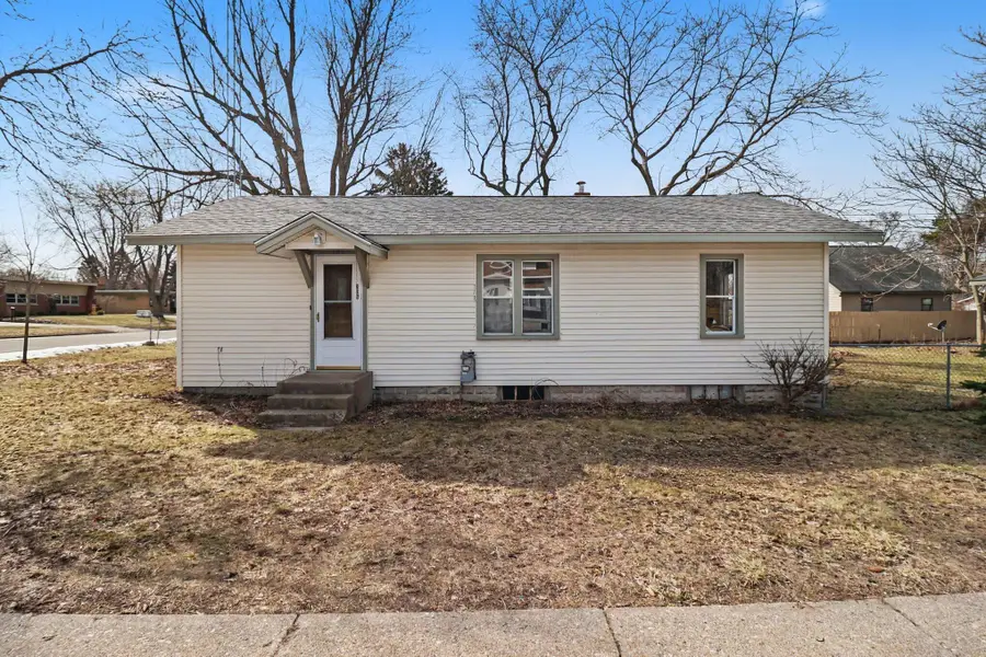 306 E Tinkham Avenue, Ludington, MI 49431 - #2